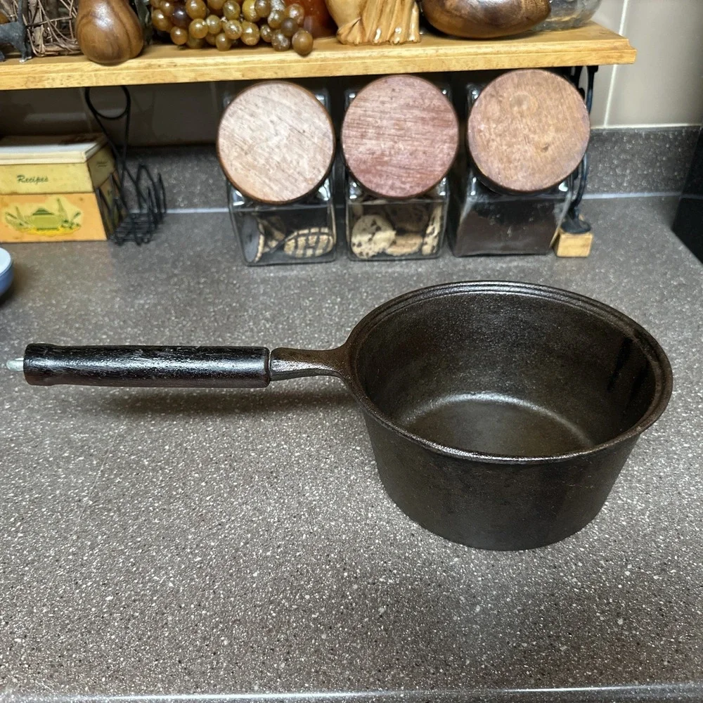 Vintage Cast Iron 2 Qt Saucepan No 6 Wood Handle‎ Removable Handle Seasoned